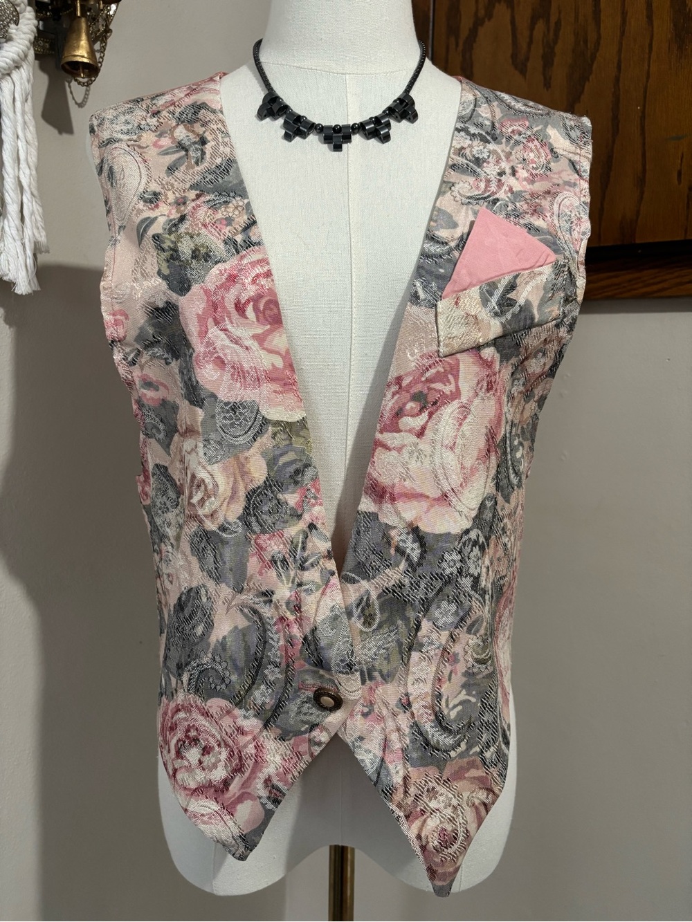 Vintage Floral Jacquard Vest in Pink & Gray Size Medium